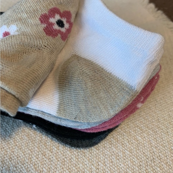 ❤️Sam & Olivia Floral and Solid Ankle Socks, 6 Pairs, NEW Shoe Size 4-10 - Picture 2 of 13